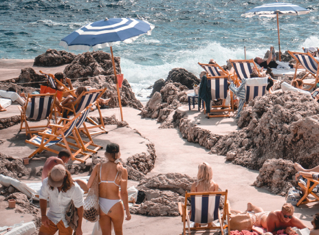 Συμβουλές και πληροφορίες για την σωστή χρήση των αντηλιακών σε μεγάλους αλλά και παιδιά.