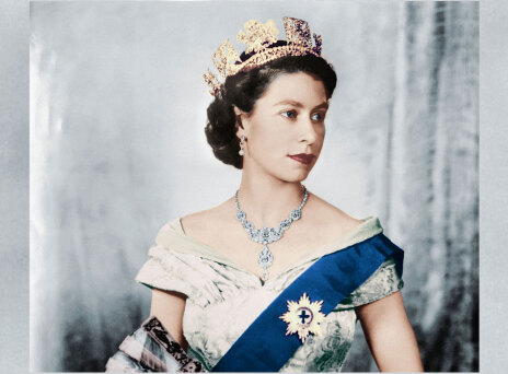Η ζωή της βασίλισσας Ελισάβετ ΙΙ μέσα από 40 άρθρα