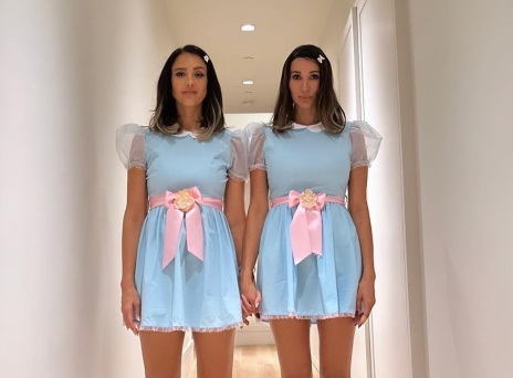 Η Τζέσικα Άλμπα ευχαριστεί τη 14χρονη κόρη της, που την άφησε να «δανειστεί» την αποκριάτικη στολή της «The Shining» για το φετινό Halloween.