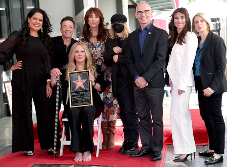 Η Κριστίνα Άπλγκεϊτ εμφανίστηκε για πρώτη φορά με μπαστούνι στην τελετή για το αστέρι της στο «Walk of Fame»