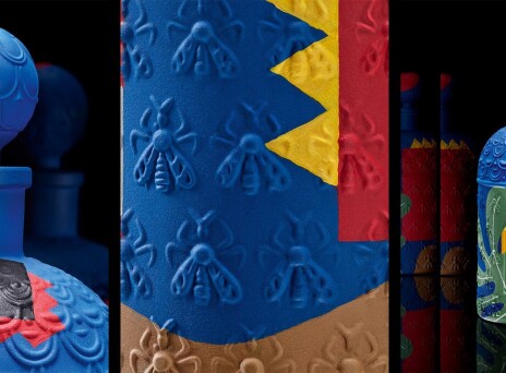 Το συλλεκτικό μπουκάλι του αρώματος Couleur Bonheur, βασισμένο στο γνωστό Bee Bottle της Guerlain, είναι αναφορά στον πίνακα “La Musique” του μεγάλου ζωγράφου Henri Matisse.  