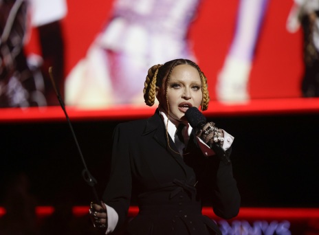 Μεσήλικες σε ρόλο ενζενί