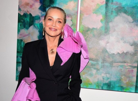 Σάρον Στόουν: Εγκαινιάστηκε η πρώτη της ατομική έκθεση ζωγραφικής στο Λος Άντζελες - Η σχέση της με τις εικαστικές τέχνες και το αναζωπυρωμένο ενδιαφέρον. 