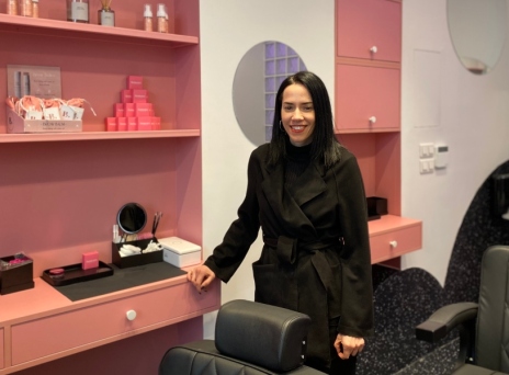 Η Κατερίνα Θεοφιλοπούλου στο Tweezers