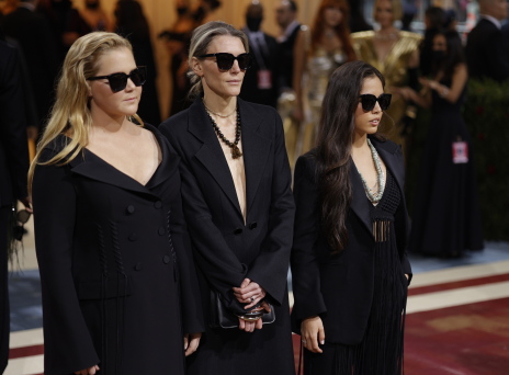 Amy Schumer, Gabriela Hearst και Xiye Bastida στο Met Gala του 2022