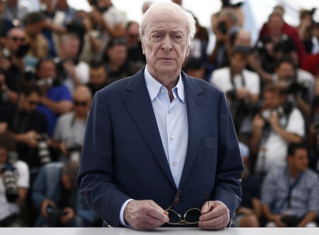 Μάικλ Κέιν: Ο βετεράνος ηθοποιός έγραψε βιβλίο θρίλερ - «Deadly Game» ο τίτλος του μυθιστορήματος που κυκλοφορεί τον Νοέμβριο. 