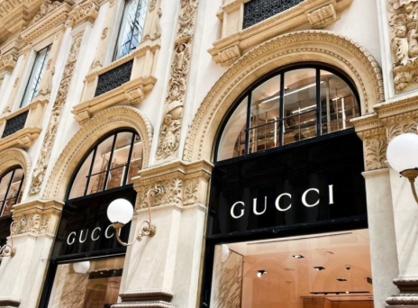 Κινδυνεύει η GUCCI και άλλοι κολοσσοί μόδας με υπέρογκα πρόστιμα;