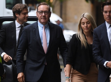 Κέβιν Σπέισι: Ξεκίνησε η δίκη στο Λονδίνο - Αρνείται τις 12 κατηγορίες για σεξουαλική επίθεση ο 63χρονος Αμερικανός ηθοποιός.