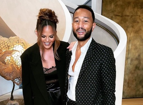 Κρίσι Τέιγκεν - Τζον Λέτζεντ: Ανακοίνωσαν τη γέννηση του τέταρτου παιδιού τους μέσω παρένθετης μητέρας - Τα πρώτα στιγμιότυπα στο Instagram.