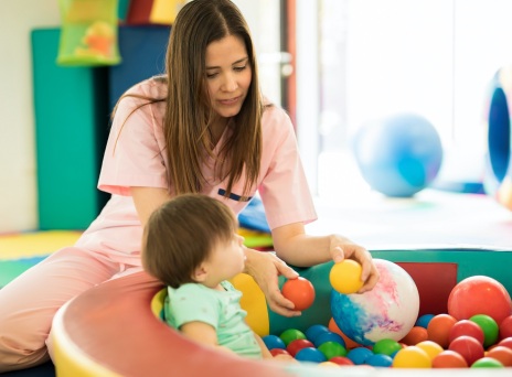 Sensory ή Messy Play: Τι είναι το αισθητηριακό παιχνίδι - 7 λόγοι για να το δοκιμάσουν οι νέοι γονείς με το μωρό τους