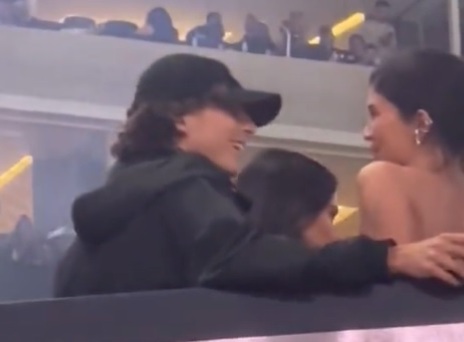 Κάιλι Τζένερ - Τιμοτέ Σαλαμέ: Κοινή εμφάνιση σε συναυλία της Μπιγιόνσε - Βίντεο στα κοινωνικά δίκτυα φέρονται να επιβεβαιώνουν τη ρομαντική τους σχέση.