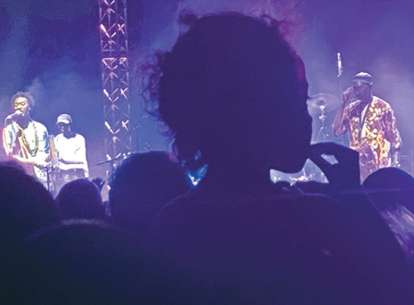 Σε βλέπω να χορεύεις με το παιδί σου