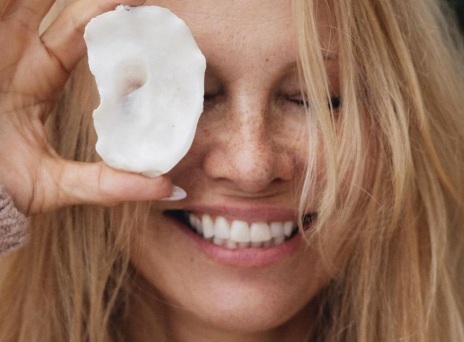 Η Πάμελα Άντερσον χωρίς μακιγιάζ σε εκδήλωση για το «νέο κεφάλαιο» της ζωής της - Η φυσική εμφάνιση στην Εβδομάδα Μόδας της Νέας Υόρκης.