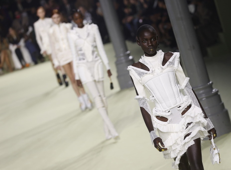 Πασαρέλα του οίκου μόδας Balmain