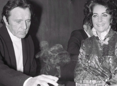 Η πολυτελής κατοικία του Ρίτσαρντ Μπάρτον στο Λονδίνο πωλείται 9,8 εκατομμύρια δολάρια - Ο θρύλος του θεάτρου και του σινεμά έζησε εκεί μεταξύ 1949 και 1956.