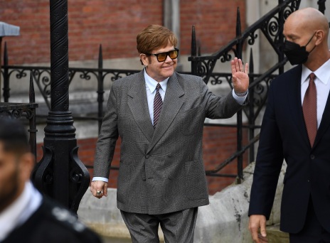 Έλτον Τζον: Πουλά το πολυτελές διαμέρισμά του στην Ατλάντα - Μεταφέρθηκε διακριτικά η τεράστια συλλογή των έργων τέχνης του.