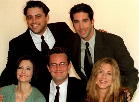 Τζένιφερ Άνιστον και Ντέιβιντ Σουίμερ αποχαιρετούν τον Μάθιου Πέρι