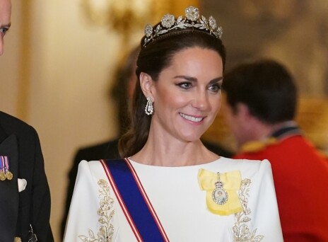 Η ιστορία πίσω από την αμύθητης αξίας τιάρα που φόρεσε η Κέιτ Μίντλετον για πρώτη φορά