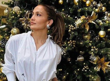 Σε christmas mood και η Τζένιφερ Λόπεζ - Στόλισε το χριστουγεννιάτικο δέντρο της