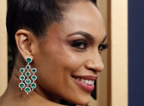 Η Ροζάριο Ντόσον στα 44 της χρόνια ετοιμάζεται να υποδεχτεί το πρώτο της εγγόνι - Η ηθοποιός υιοθέτησε την κόρη της όταν εκείνη ήταν 11 ετών.