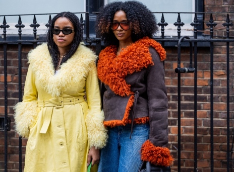 Παλτό με faux γούνα, το απόλυτο πανωφόρι για τις γιορτές