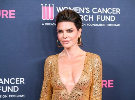 Λίσα Ρίνα: Αντιδράσεις και έπαινοι για την γυμνή selfie