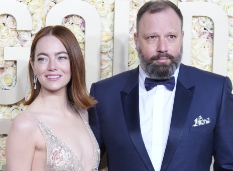 Emma Stone και Γιώργος Λάνθιμος. © EPA/ ALLISON DINNER