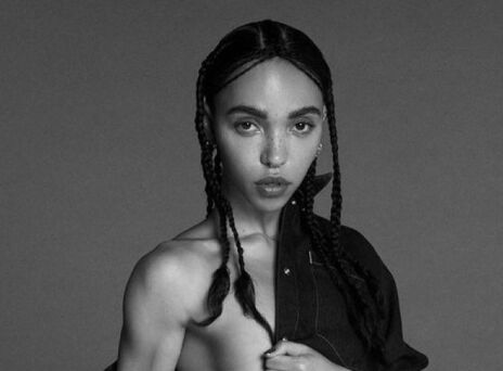 Calvin Klein: Απαγορεύτηκε διαφήμιση με την FKA Twigs - Οι εικόνες ήταν «υπερβολικά σεξουαλικοποιημένες» - Για δύο μέτρα και σταθμά κάνει λόγο η τραγουδίστρια.