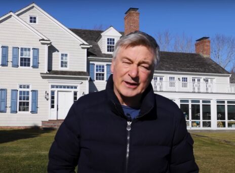 Άλεκ Μπάλντουιν: Προς πώληση για τέταρτη φορά το πολυτελές σπίτι του στα Χάμπτονς - Ξενάγηση μέσω βίντεο στο κτήμα των 10 στρεμμάτων.
