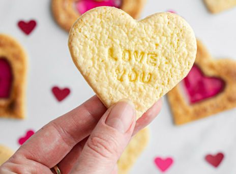 Τι απογίνονται όλες αυτές οι καρδούλες όταν περάσει η ρημάδα η γιορτή του Αγίου Βαλεντίνου;