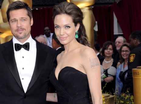 Brad Pitt and Angelina Jolie arrive on the red carpet for the 81st Academy Awards at the Kodak Theatre in Hollywood, California, 2009. © EPA/ANDREW GOMBERT