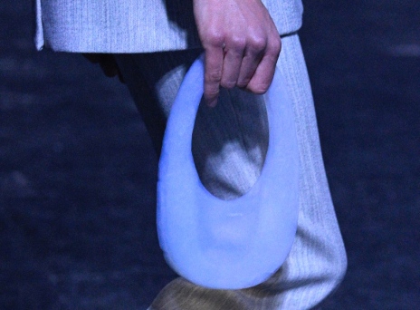 Αέρας Coperniστός: Η νέα τσάντα του Coperni είναι φτιαγμένη από αέρα