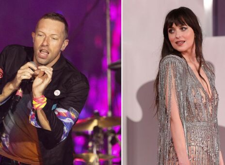 Κρις Μάρτιν - Ντακότα Τζόνσον: Πρόταση γάμου έκανε ο τραγουδιστής των Coldplay στη διάσημη Αμερικανίδα ηθοποιό - Είναι μαζί από το 2017.