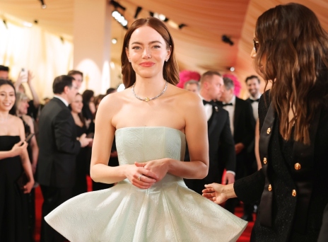 H Emma Stone με custom made Louis Vuitton 