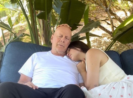 Μπρους Γουίλις: Το «ευχαριστώ» της κόρης του, Σκάουτ