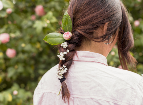 Λουλούδια στα μαλλιά