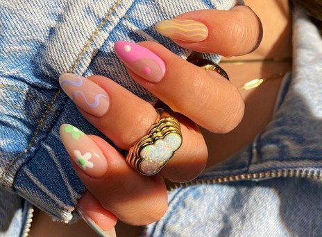 Ώρα για χρώματα, σχέδια και στρας 