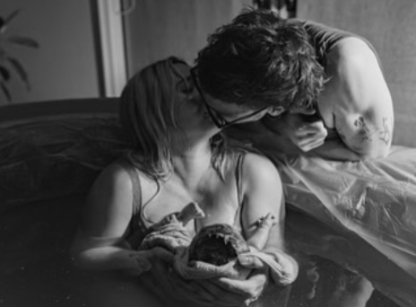 Χίλαρι Νταφ: Οι φωτογραφίες από τη γέννηση της κόρης της