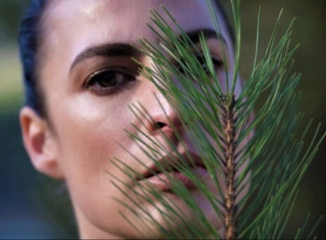 korres_nikhtes_prix_de_beaute_2023_clean_beauty_beautemag_01_24_main-696x499