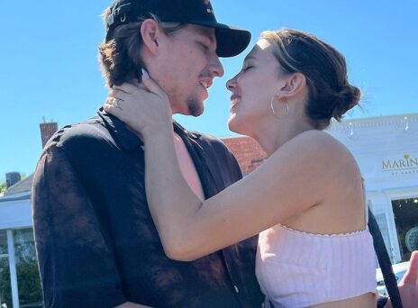 Παντρεύτηκαν Μίλι Μπόμπι Μπράουν και Τζέικ Μπον Τζόβι 