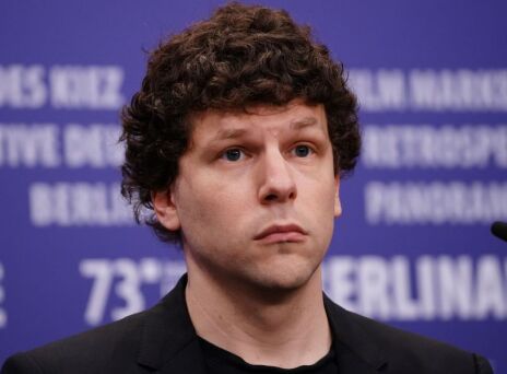 Τζέσι Άιζενμπεργκ: Αίτηση για χορήγηση πολωνικής υπηκοότητας υπέβαλε ο Αμερικανός ηθοποιός - Η οικογένειά του έζησε εκεί για σειρά γενεών. 