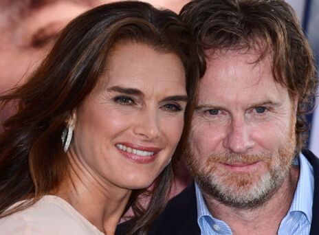 Μπρουκ Σιλντς: Δύο σπάνιες γαμήλιες φωτογραφίες μοιράστηκε η διάσημη ηθοποιός για την 23η επέτειο του γάμου της με τον Κρις Χέντσι.