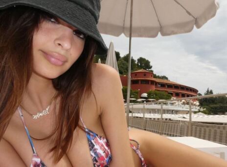 Έμιλι Ραταϊκόφσκι: Ποζάρει με το μπικίνι της από το Μονακό