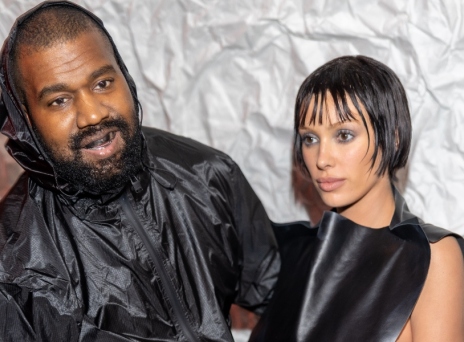 Μπιάνκα Σενσόρι: Σχεδόν γυμνή σε επαγγελματικό ραντεβού με τον Κάνιε Γουέστ