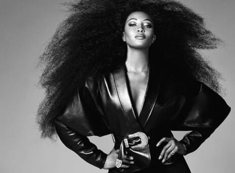 Ναόμι Κάμπελ: Εγκαινιάζεται στο Μουσείο Victoria & Albert του Λονδίνου η πρώτη έκθεση για τη ζωή και την καριέρα του διάσημου τοπ μόντελ 