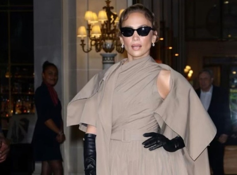Τζένιφερ Λόπεζ: Στο Παρίσι για το σόου του Christian Dior