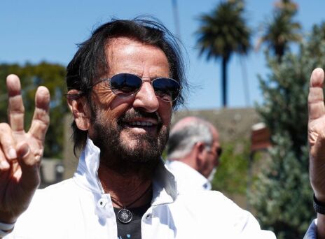 Ρίνγκο Σταρ: O πρώην Beatle γιόρτασε τα γενέθλιά του μαζί με φίλους και θαυμαστές στο Μπέβερλι Χιλς - Διοργάνωσε την ετήσια εκδήλωση «Ειρήνης και Αγάπης».