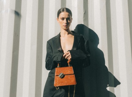 Τσάντες: 6 χρώματα που ταιριάζουν με κάθε outfit