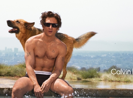 Η Calvin Klein παρουσιάζει τη νέα της καμπάνια με πρωταγωνιστή τον Jeremy Allen White