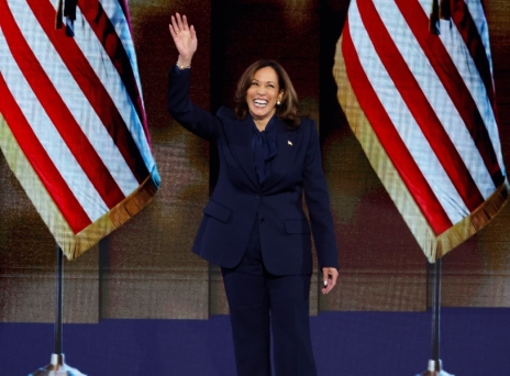 Η Καμάλα Χάρις με Chloé κοστούμι 